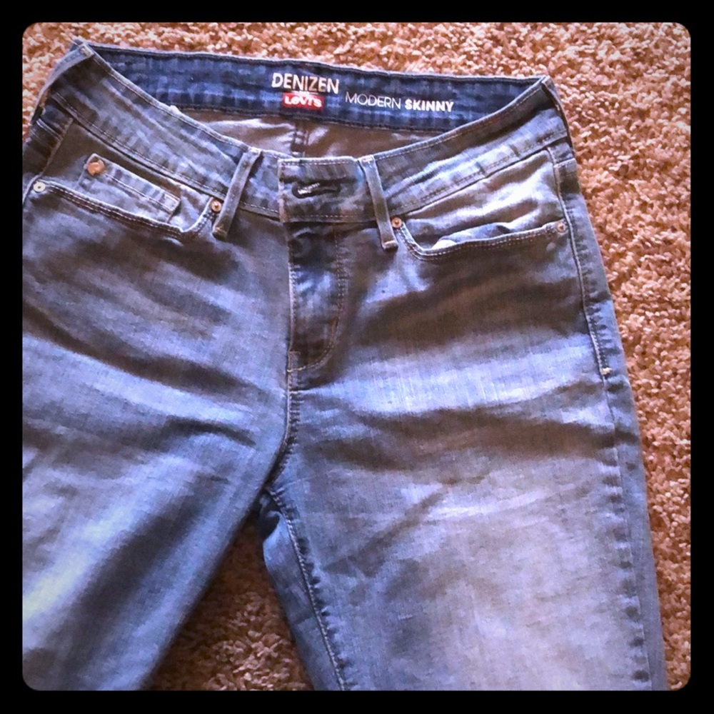 Light wash Denizen from Levi’s blue jeans